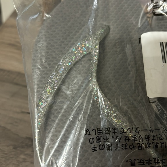 New in packaging Old Navy Lavender and Gray Glitter Women's SIZE 7 Flip flops. - Picture 2 of 9